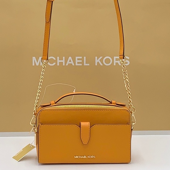 MICHAEL KORS JET SET ITEM MEDIUM DOUBLE ZIP PHONE XBODY HONEYCOMB COLOR
NWT - Picture 3 of 16